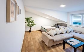 Cozyhome - Spacious And Modern Apartment Close To Vienna